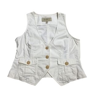 Burberry women's vest with buckle details at the sides. Button closure.